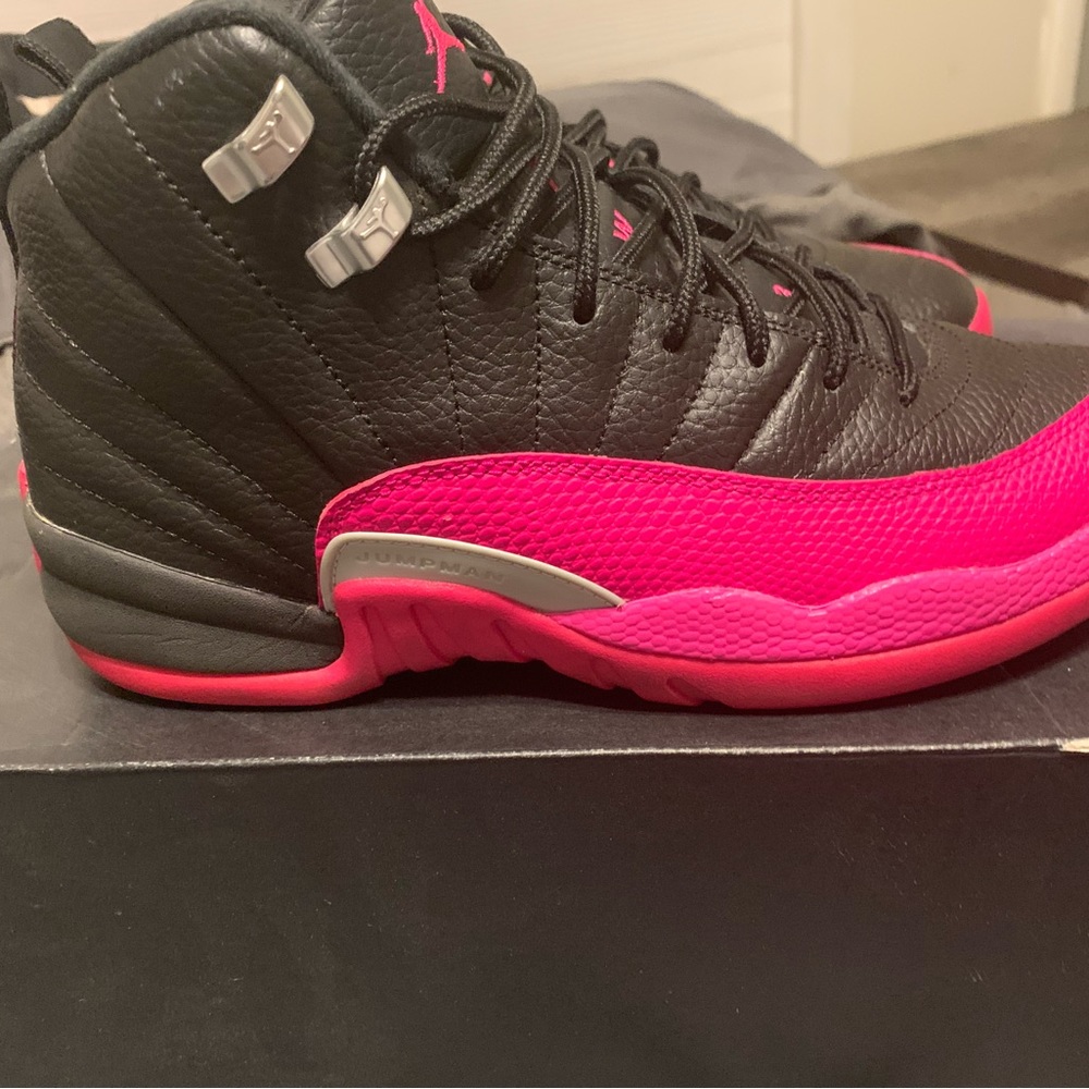 2017 release Jordan 12 deadly pink size 6.5 9/10 condition